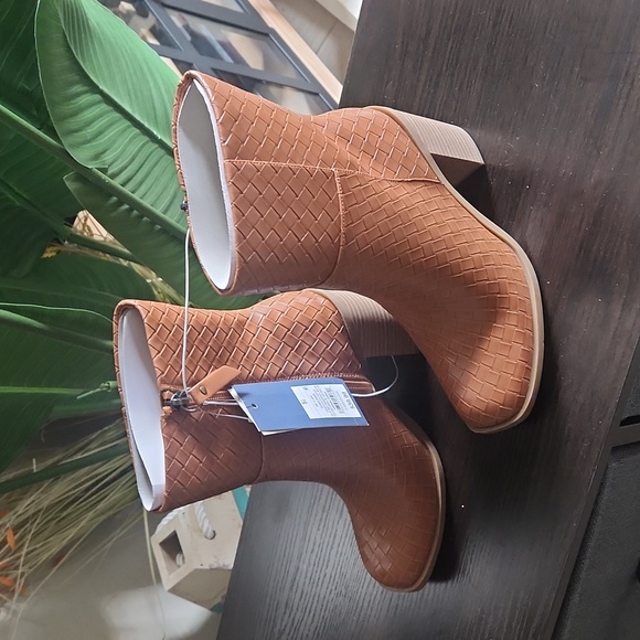 Arden Mid Shaft Boots - Universal Thread - Picture 4 of 8